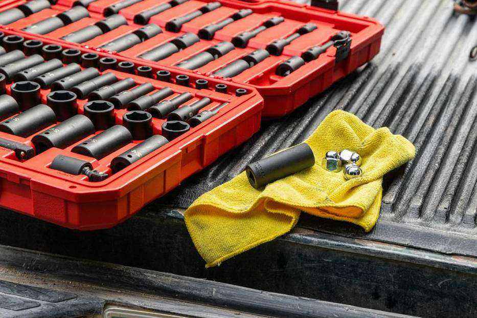Mobile workshop gear and spare batteries